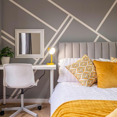 Riley House Spacious City Apartment Coventry Esterno foto