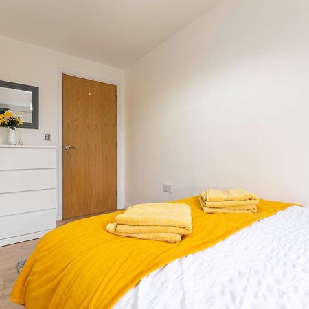 Riley House Spacious City Apartment Coventry Esterno foto
