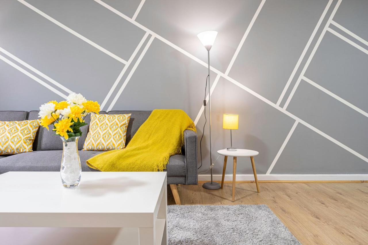 Riley House Spacious City Apartment Coventry Esterno foto