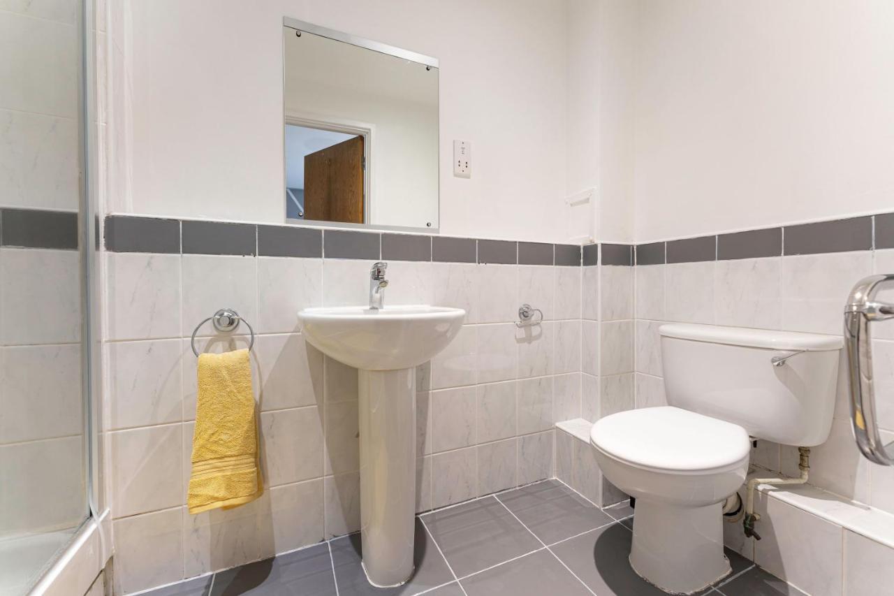 Riley House Spacious City Apartment Coventry Esterno foto