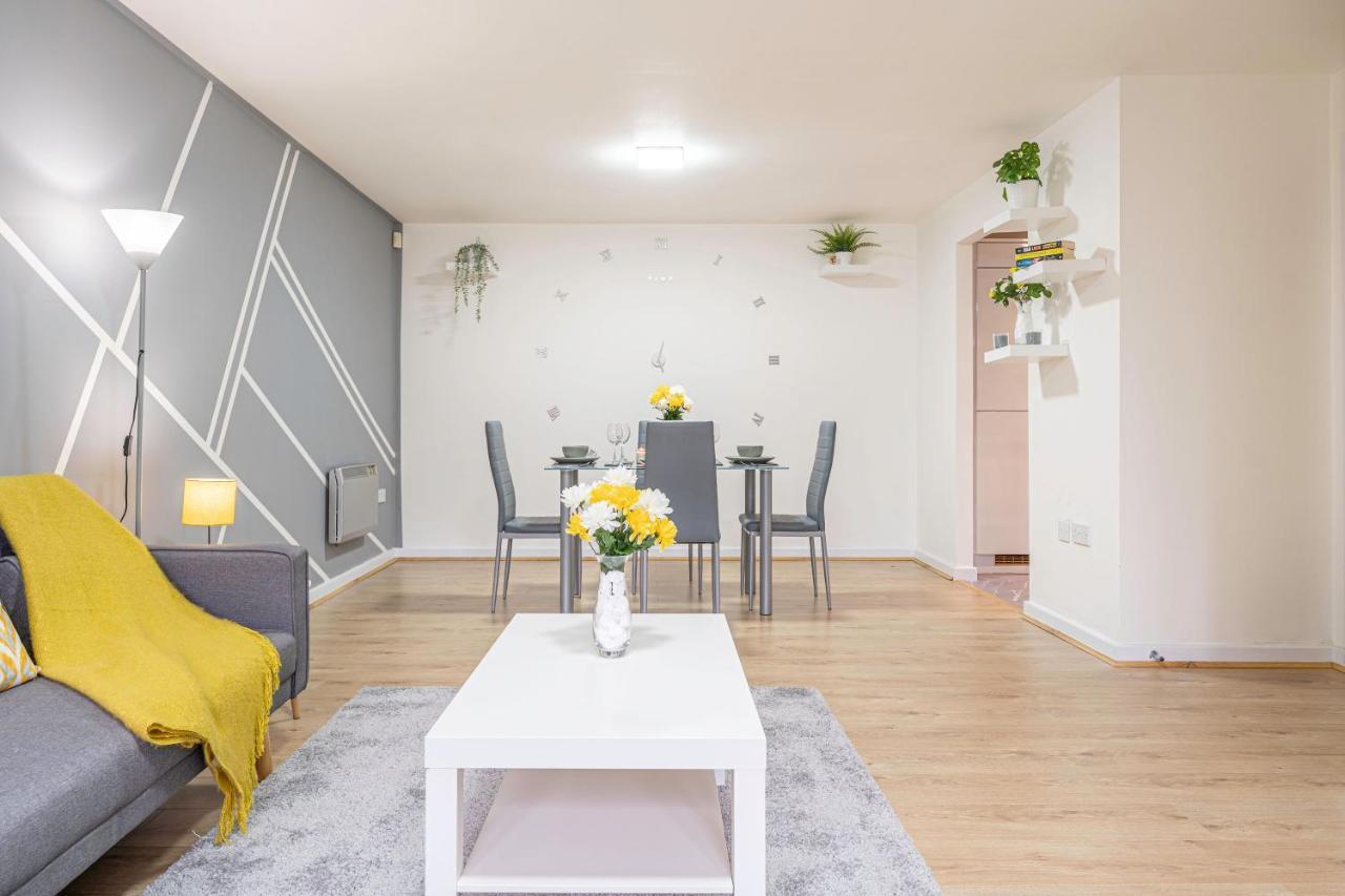Riley House Spacious City Apartment Coventry Esterno foto