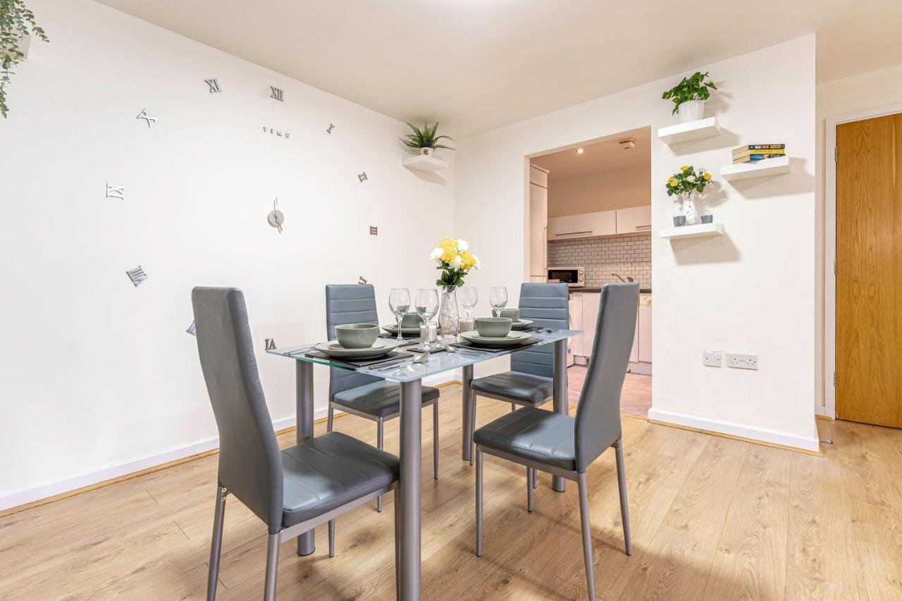 Riley House Spacious City Apartment Coventry Esterno foto