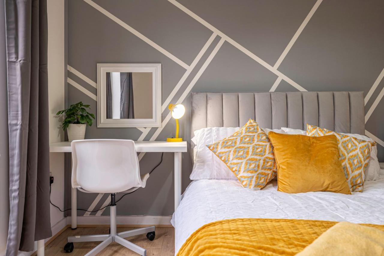 Riley House Spacious City Apartment Coventry Esterno foto