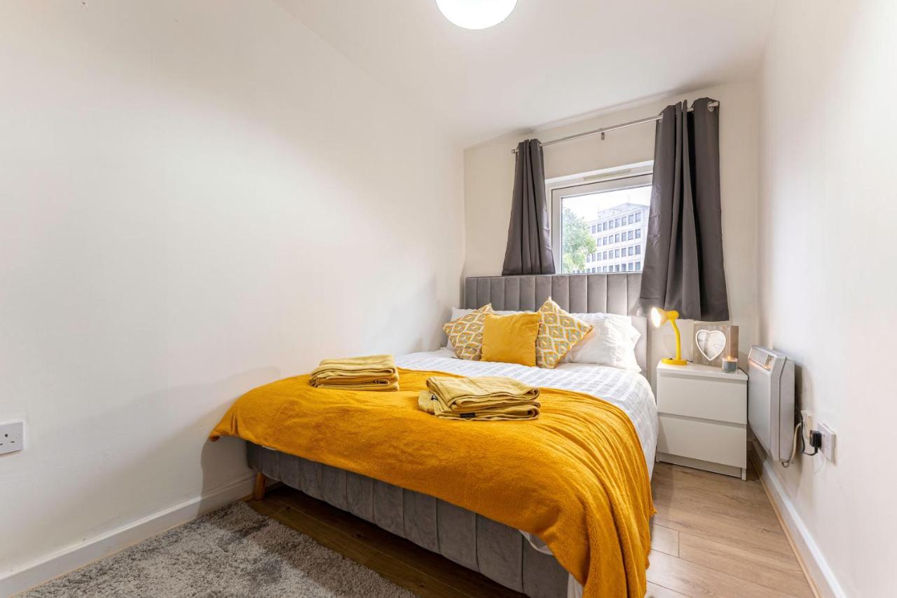Riley House Spacious City Apartment Coventry Esterno foto