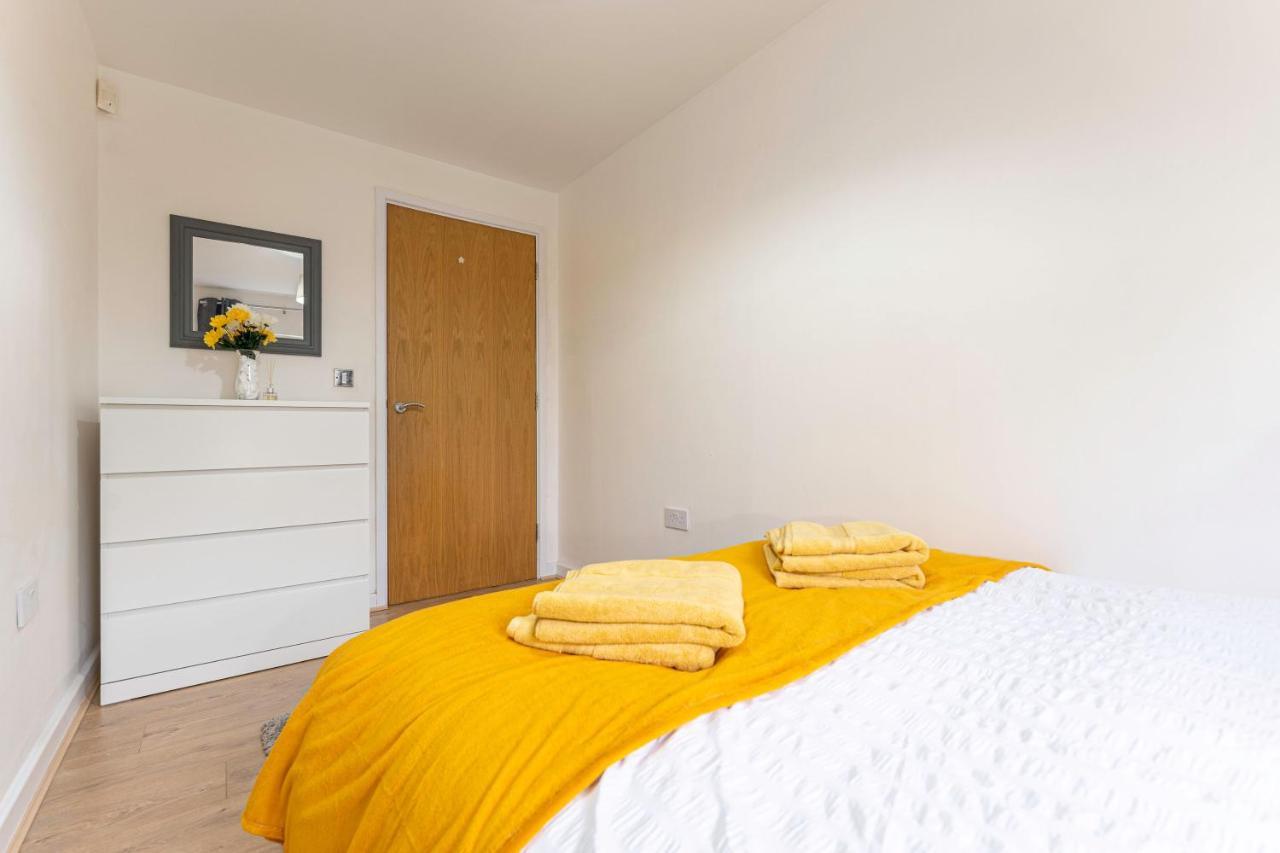Riley House Spacious City Apartment Coventry Esterno foto