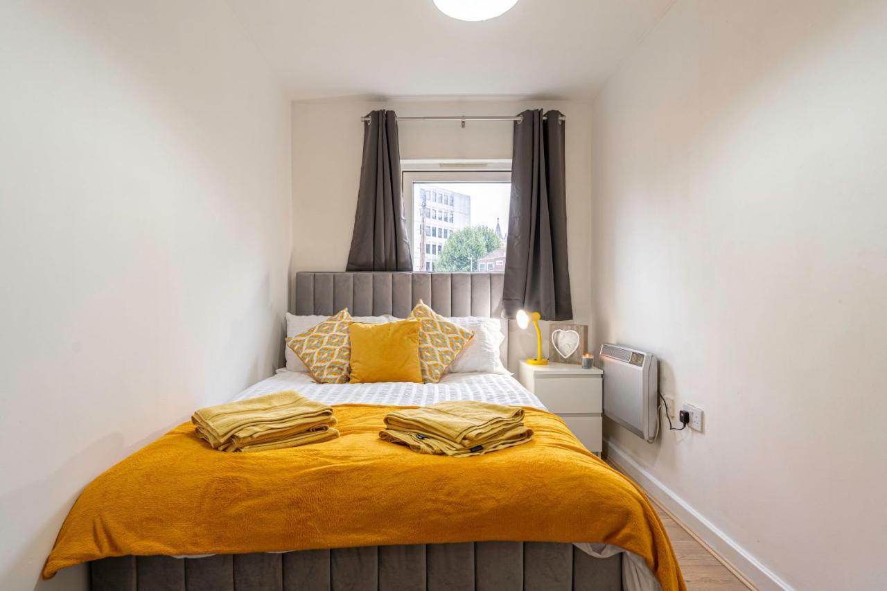 Riley House Spacious City Apartment Coventry Esterno foto