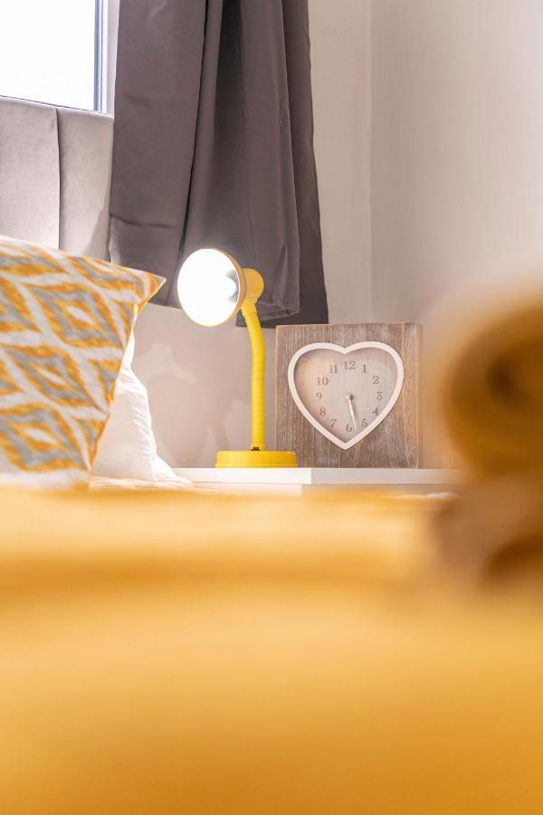 Riley House Spacious City Apartment Coventry Esterno foto