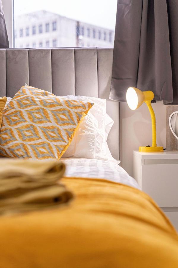 Riley House Spacious City Apartment Coventry Esterno foto