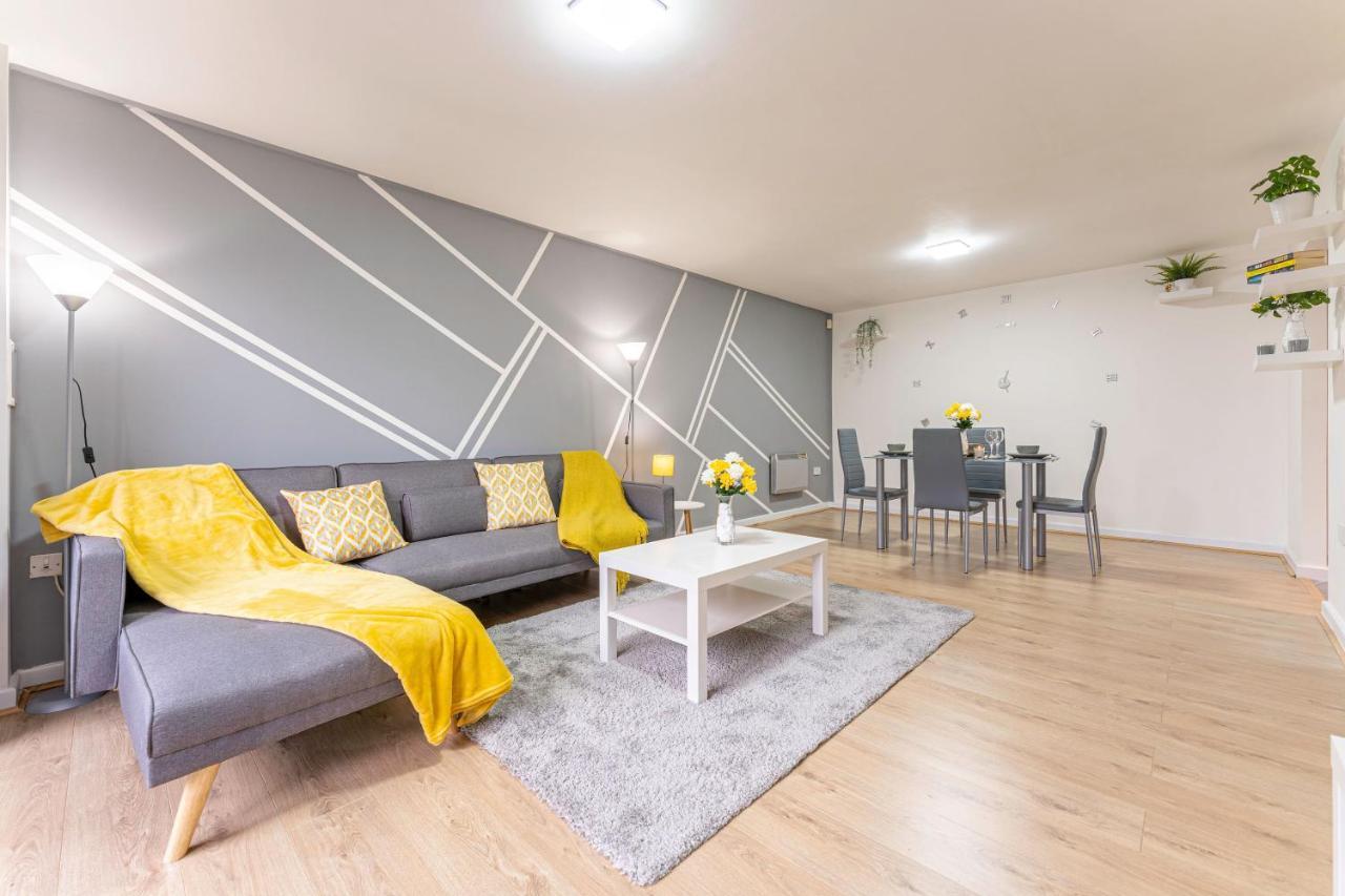 Riley House Spacious City Apartment Coventry Esterno foto
