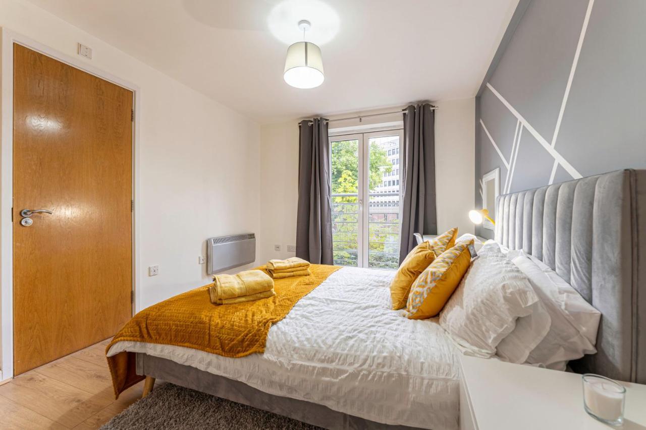 Riley House Spacious City Apartment Coventry Esterno foto