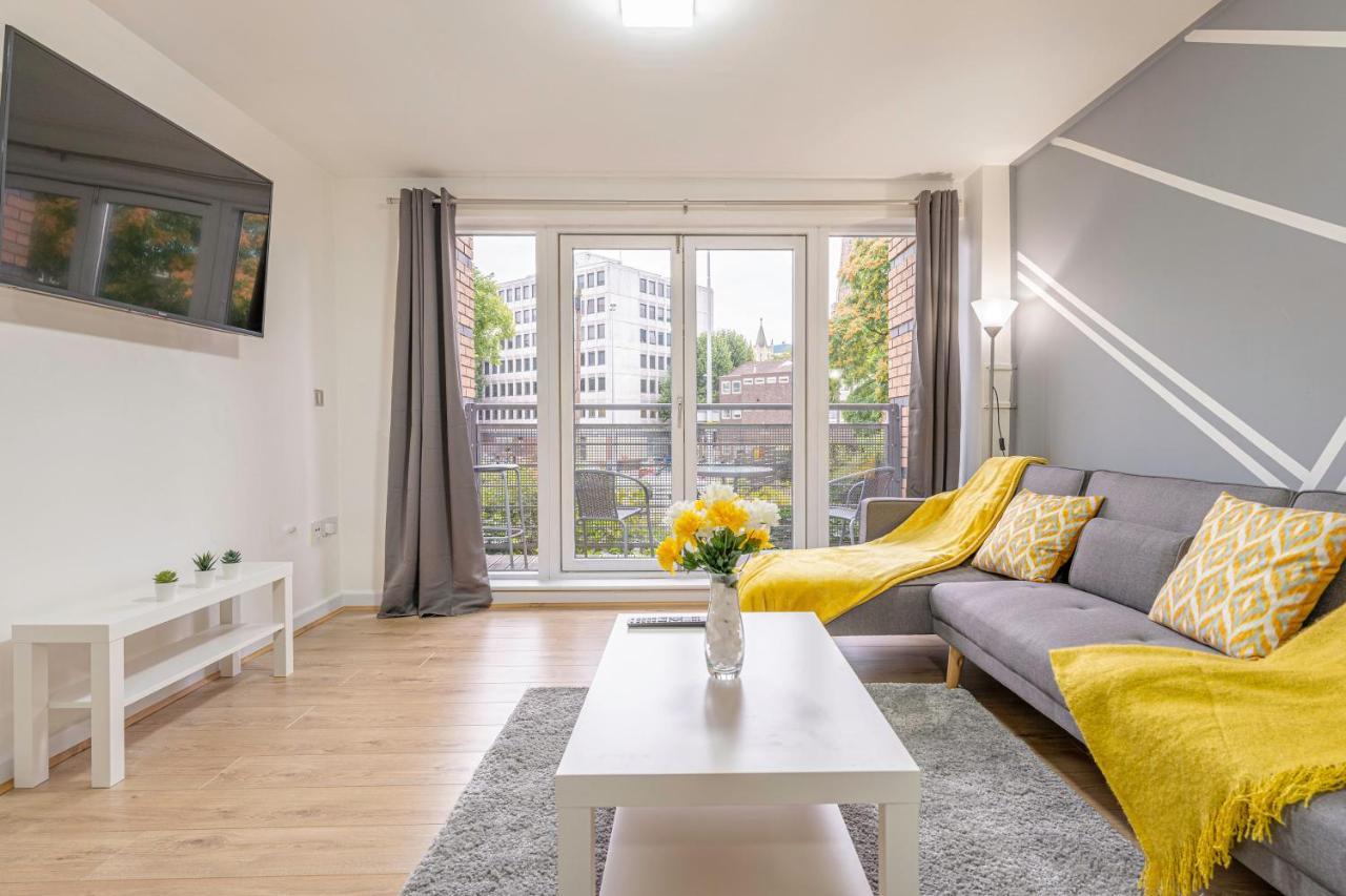 Riley House Spacious City Apartment Coventry Esterno foto