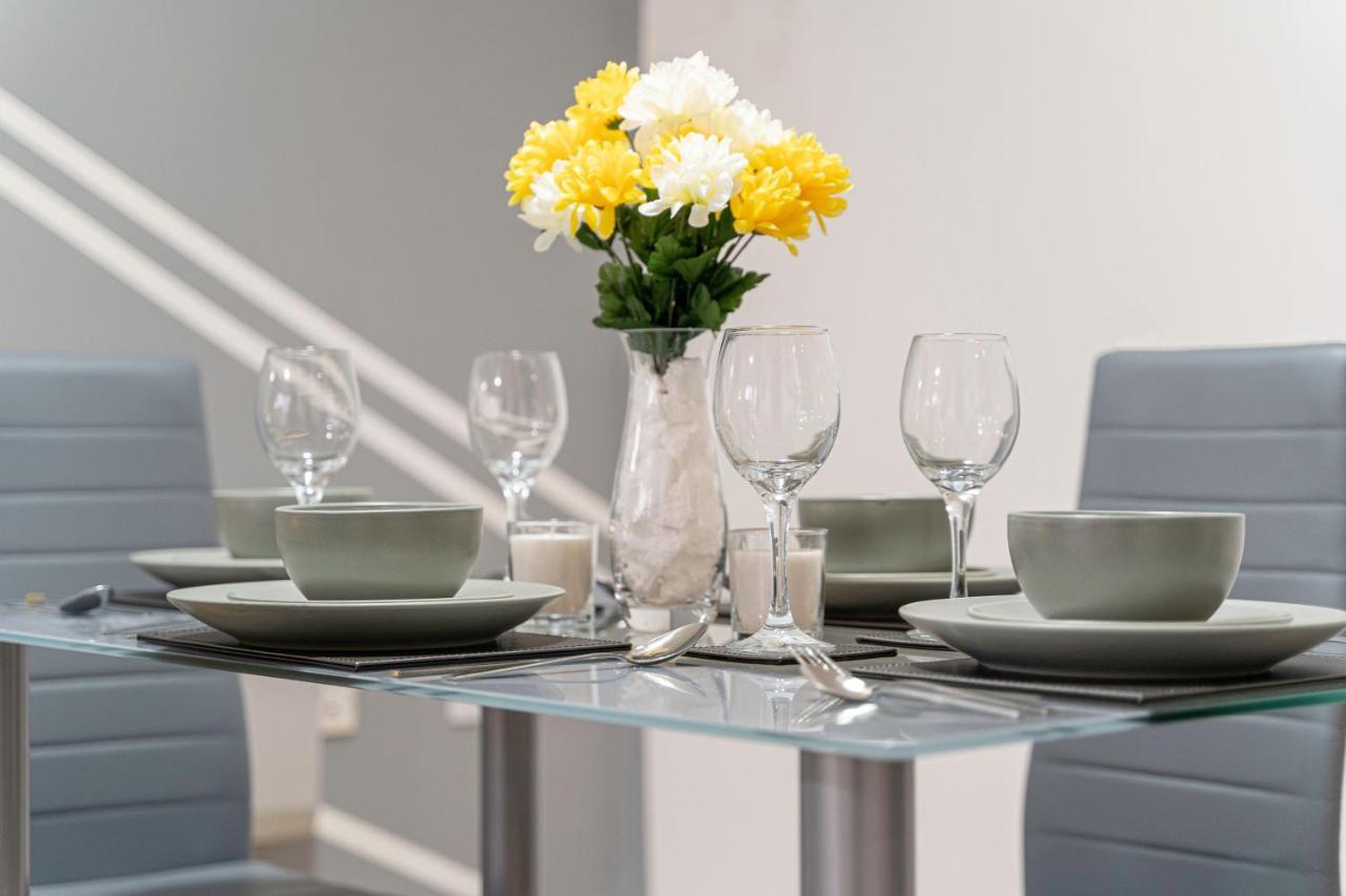 Riley House Spacious City Apartment Coventry Esterno foto