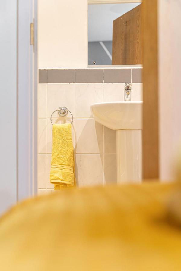 Riley House Spacious City Apartment Coventry Esterno foto